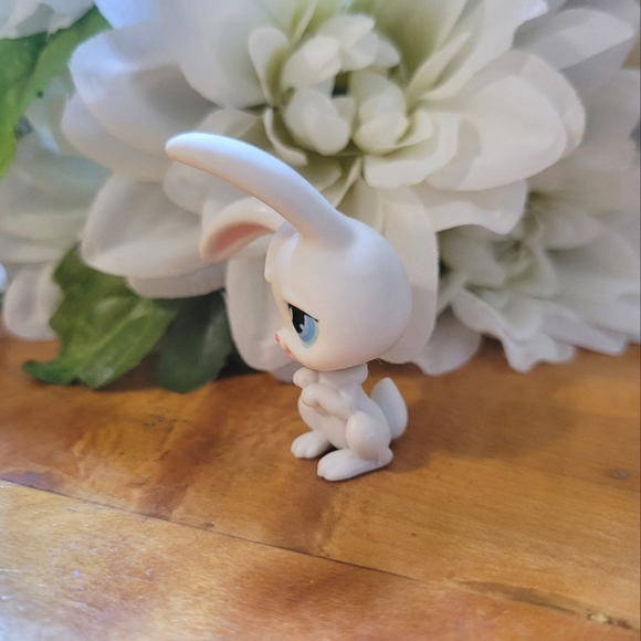 Littlest Pet Shop LPS #49 Bunny Rabbit White Blue Eyes 2004 - Picture 5 of 13